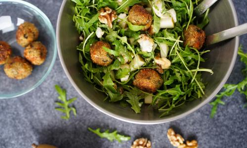 Quinoa-Bratlinge mit Rucola Salat Quinoa-Bratlinge mit Rucola Salat